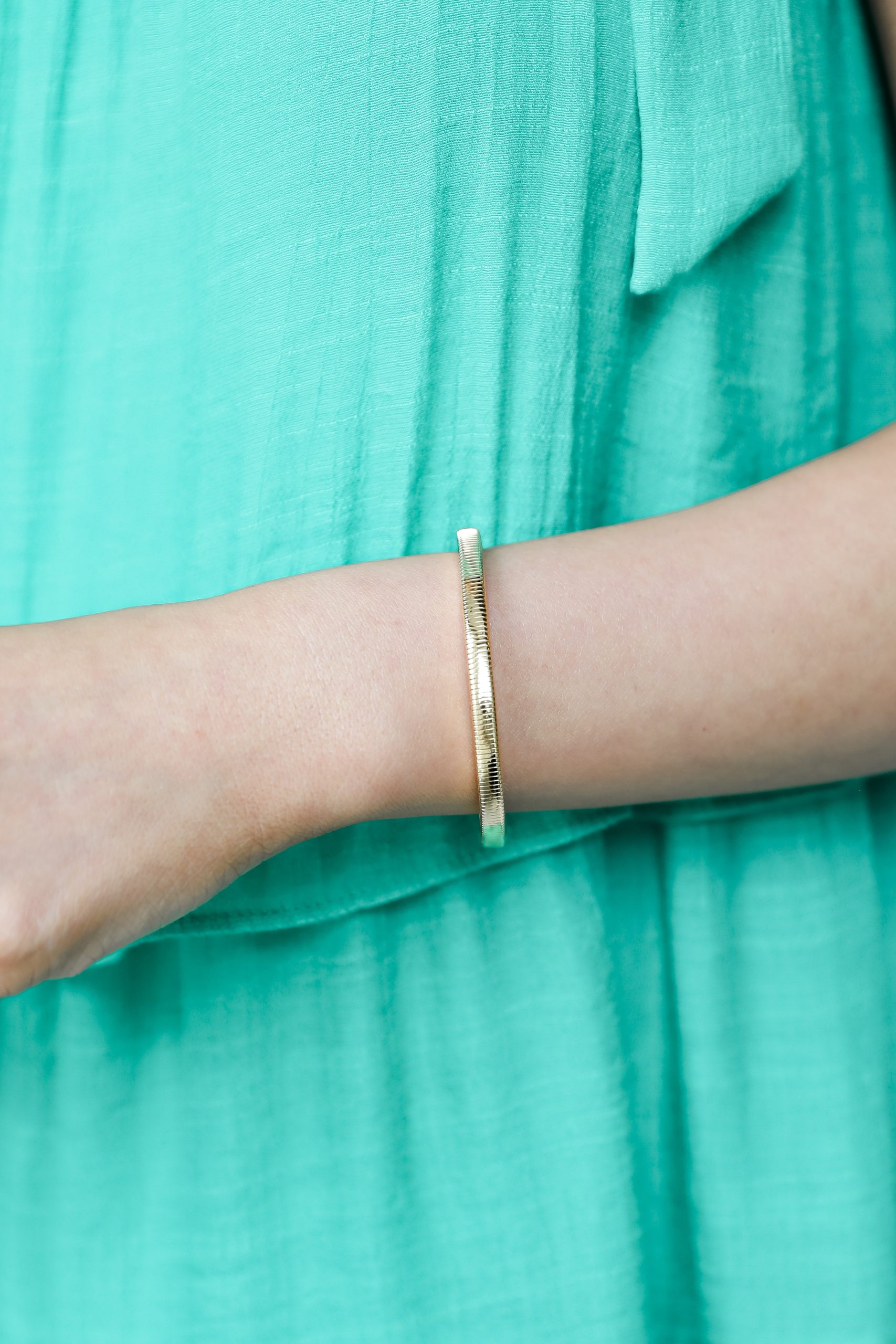 shopdressup_gold_bracelet.jpg