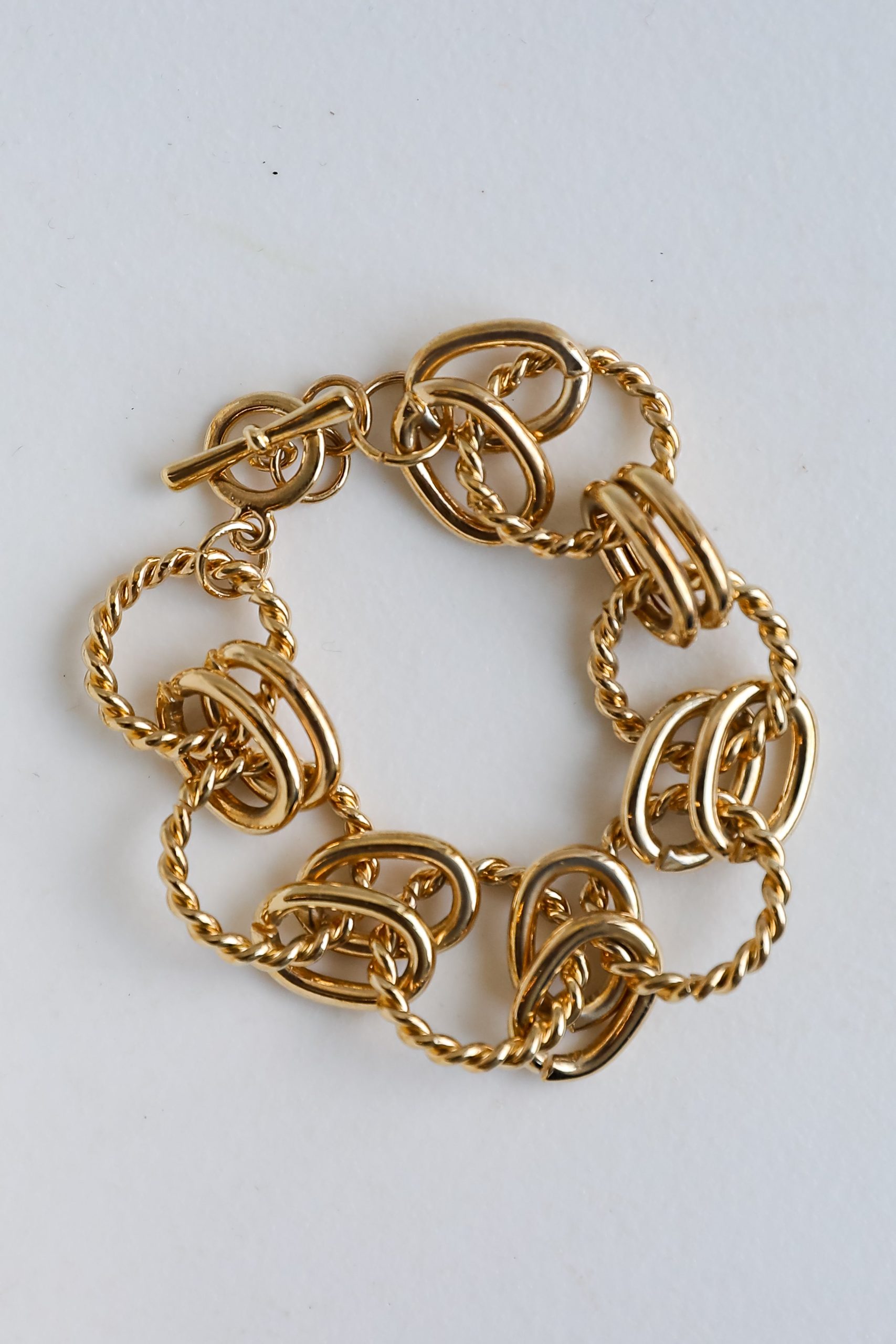 shopdressup_gold_chain_bracelet-4_9dbacfd3-62c3-40ca-b50f-4e182cb256b1.jpg